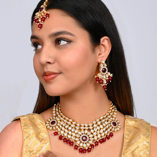 Kundan Elegance Opulent Teardrop Maang Tika Set
