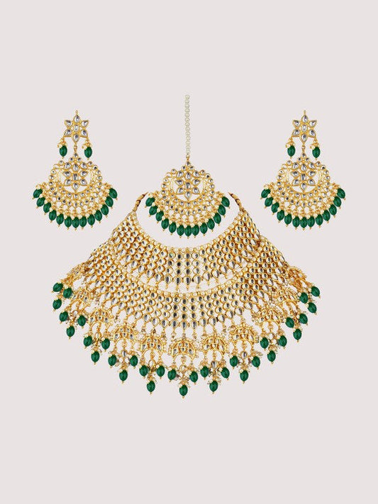 Gold-Plated Gold-Toned Green Kundan Studded &Pearl Studded Jewellery Set